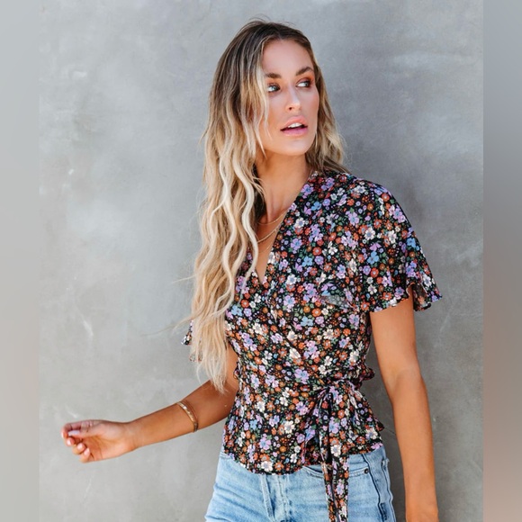 NWOT VICI FLORAL WRAP TOP SIZE MEDIUM - Picture 8 of 8